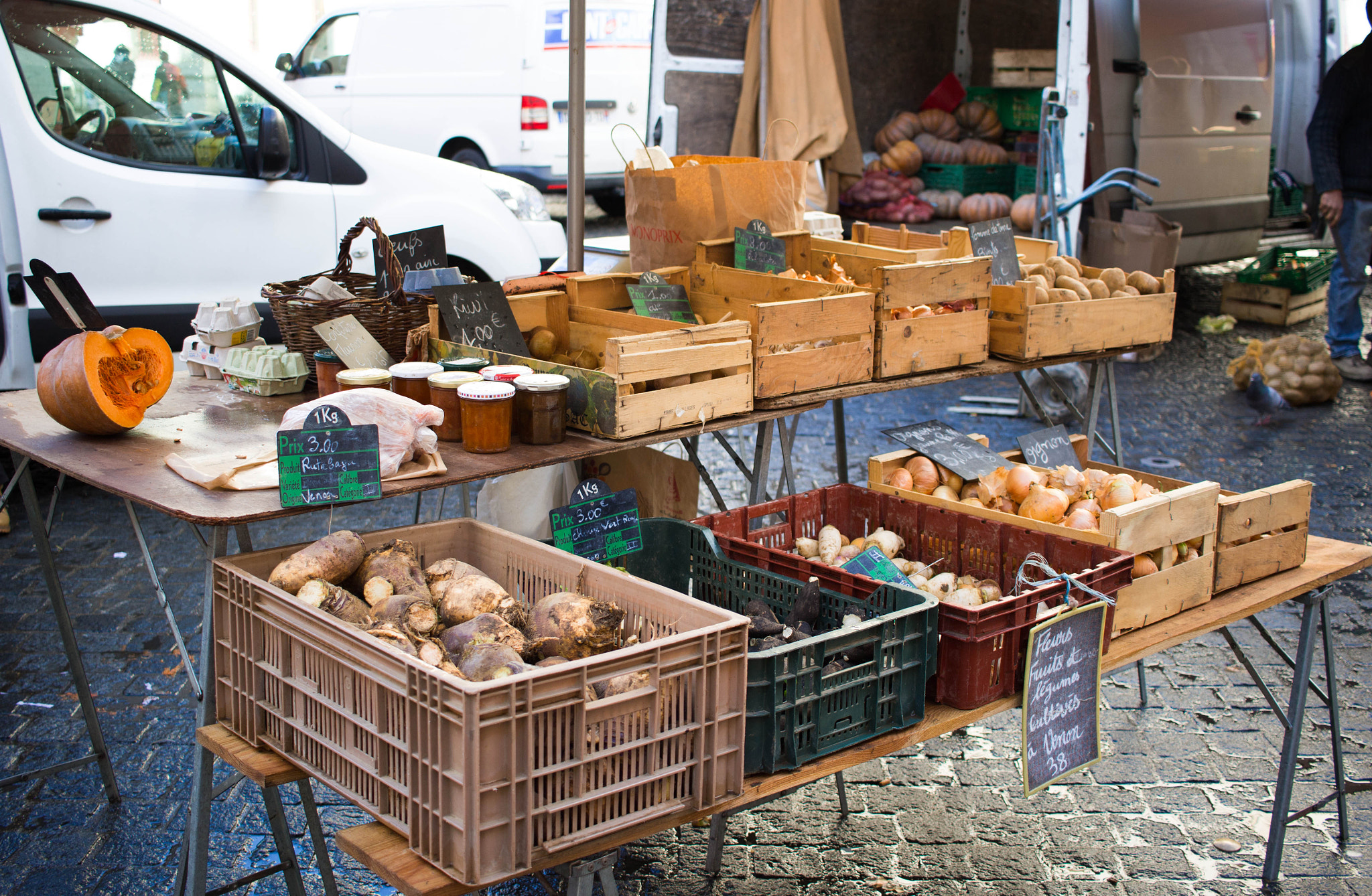 Canon EF-S 24mm F2.8 STM sample photo. Sur le marché photography