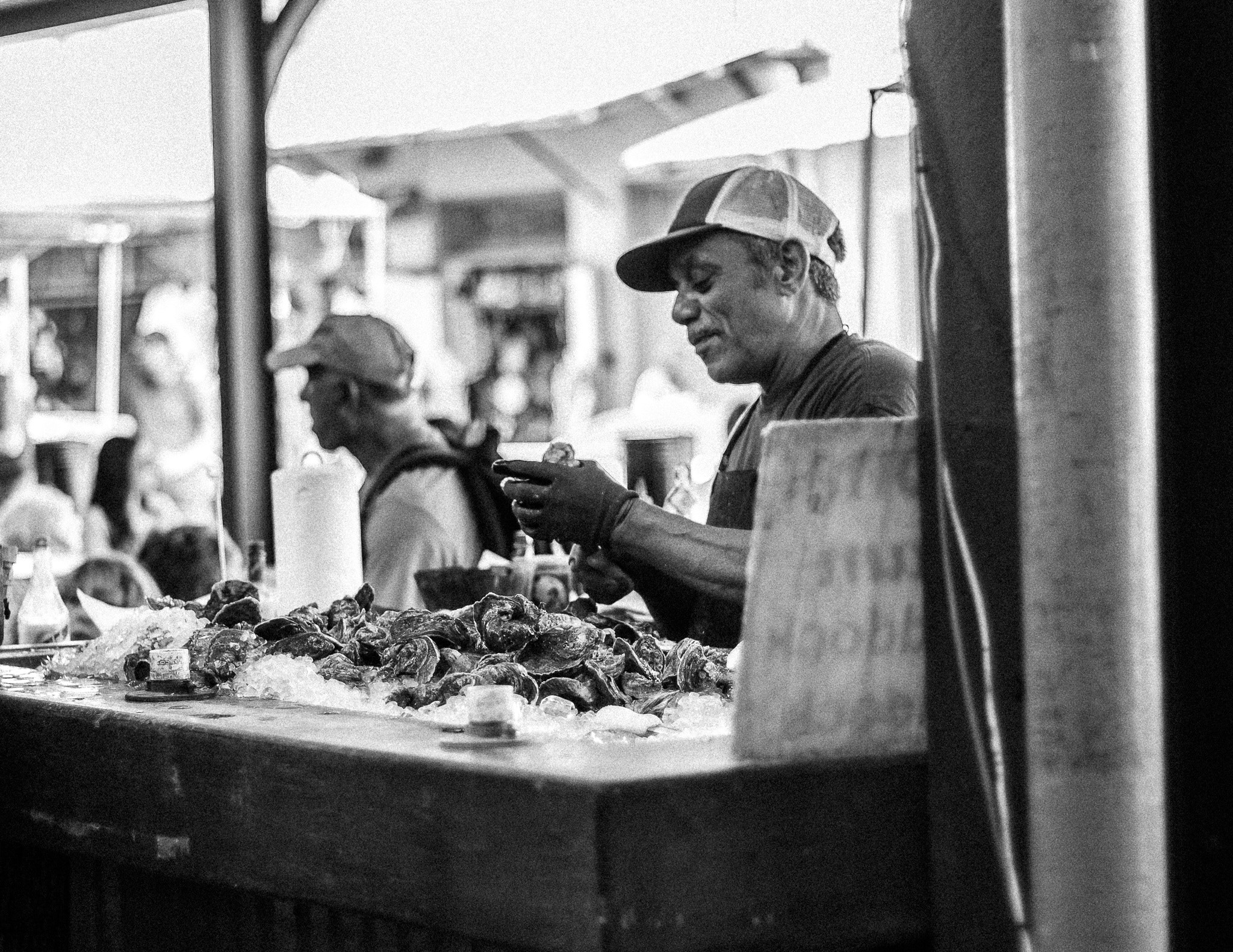 Canon EOS M + Canon EF 50mm F1.8 II sample photo. Early morning in the french market photography