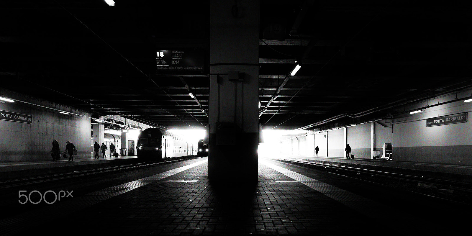 Canon EOS 5D Mark II + ZEISS Distagon T* 21mm F2.8 sample photo. Milan train station - porta garibaldi photography