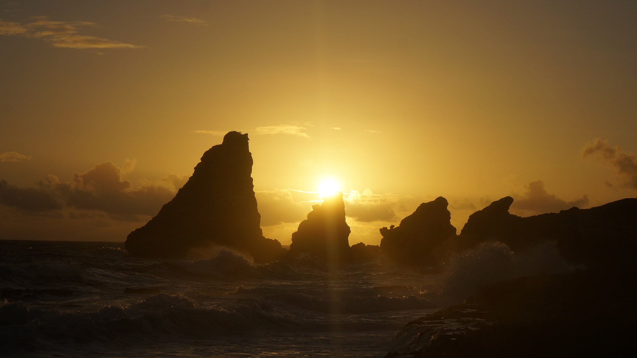 Sony Alpha NEX-6 sample photo. Lever de soleil sur la pointe des châteaux photography