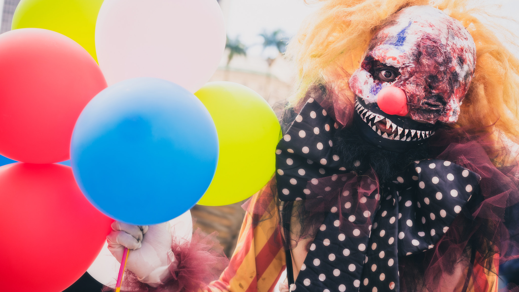 Nikon D5200 + Sigma 18-35mm F1.8 DC HSM Art sample photo. Zombie walk 2016 - happy clown photography