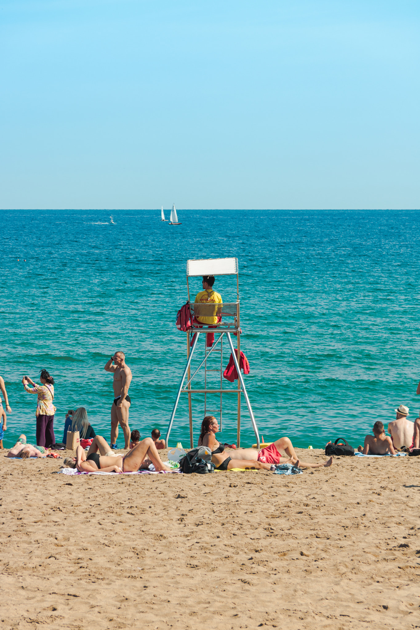 Canon EF-S 17-85mm F4-5.6 IS USM sample photo. Lifeguard in the beach photography