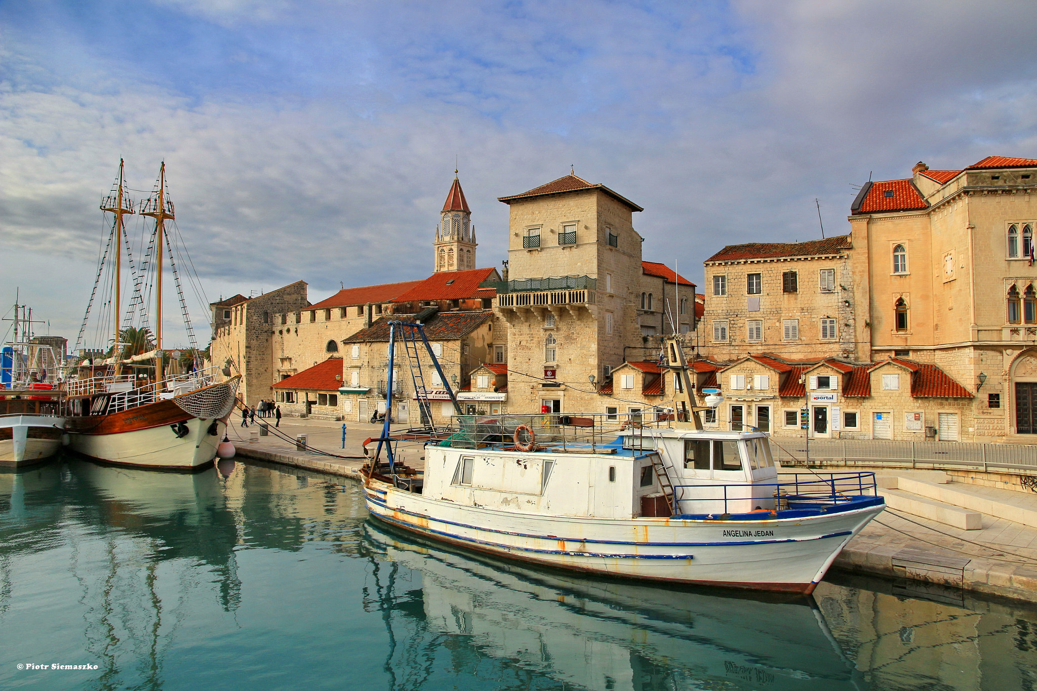 Canon EOS 100D (EOS Rebel SL1 / EOS Kiss X7) sample photo. Trogir photography