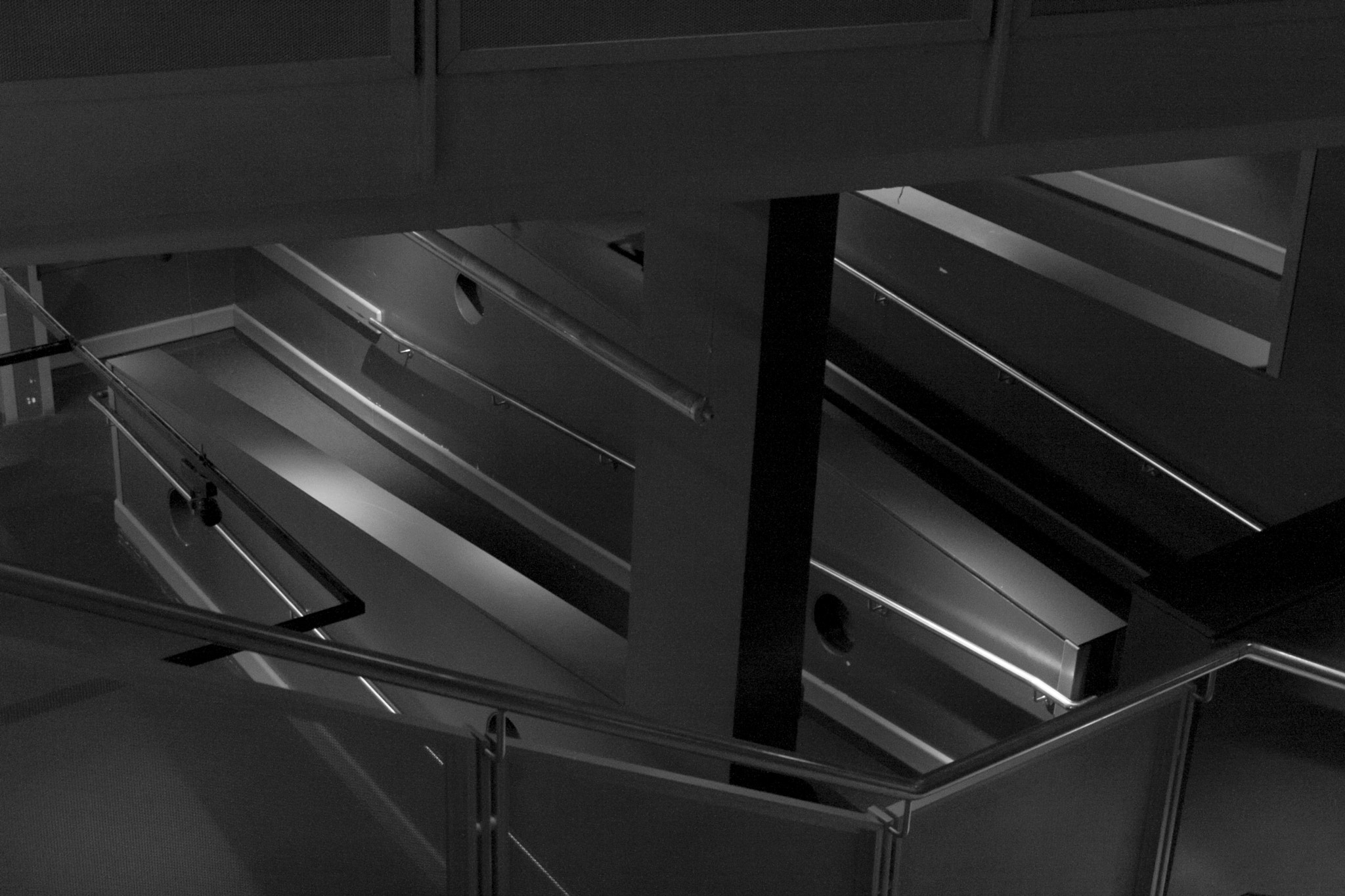 Canon EOS 400D (EOS Digital Rebel XTi / EOS Kiss Digital X) sample photo. Museum stairs photography