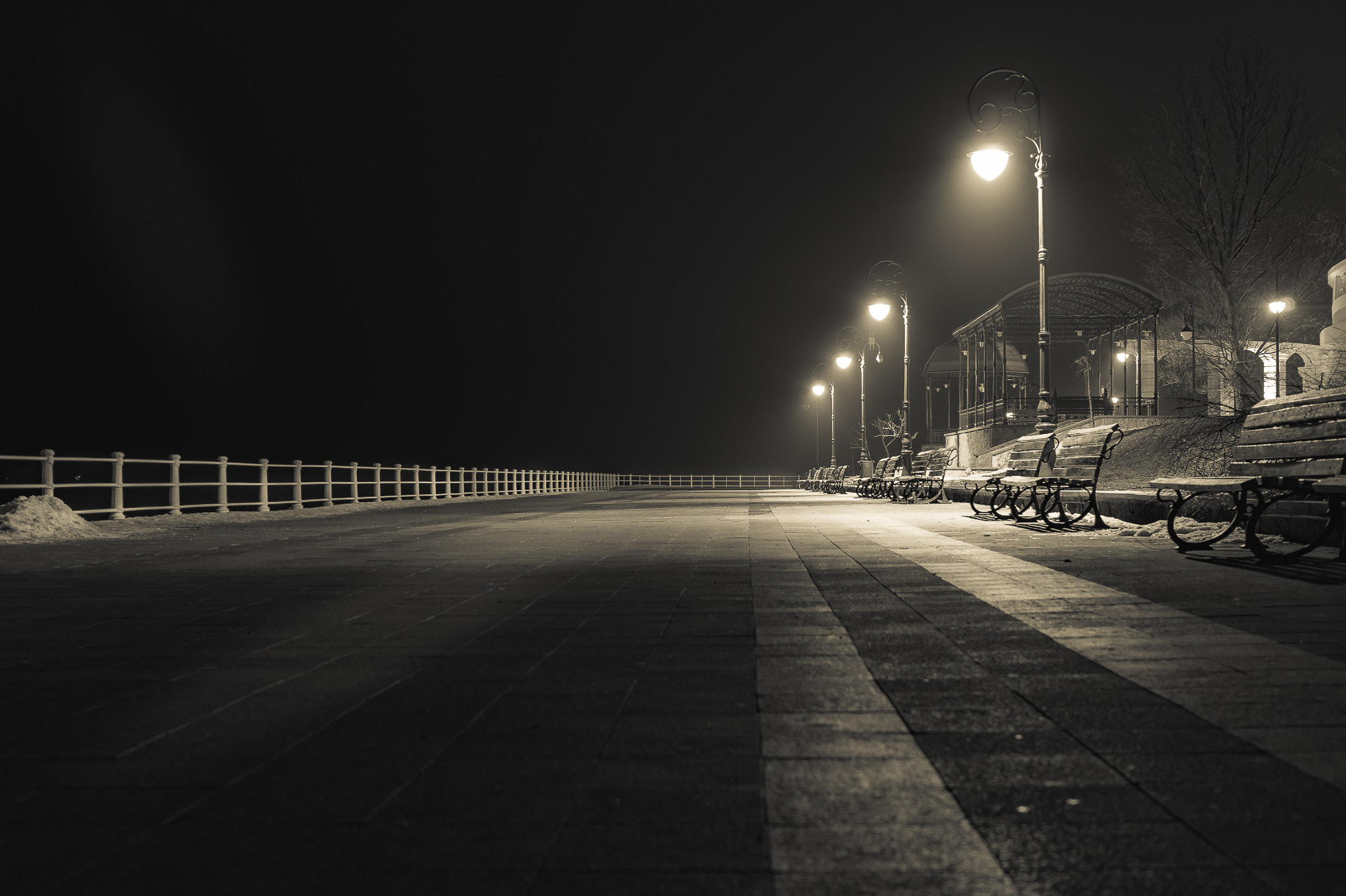 Sony a6000 + Sigma 30mm F2.8 EX DN sample photo. Cold night photography