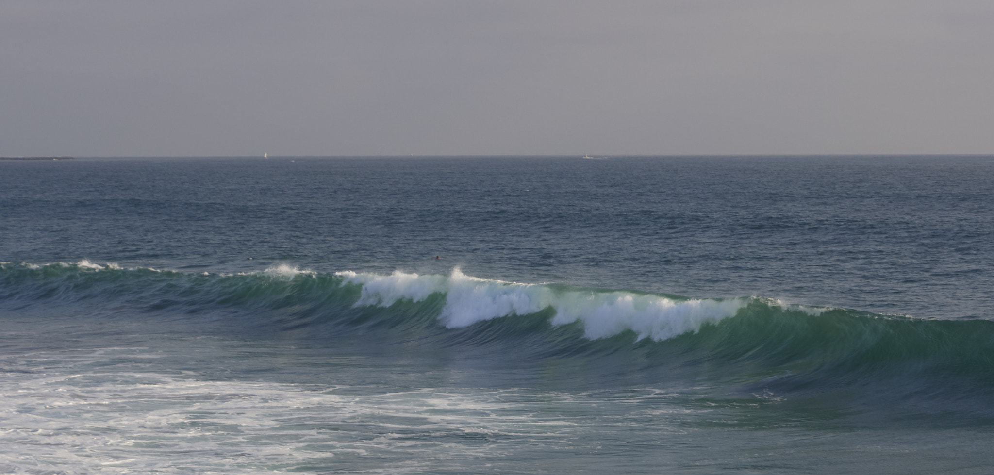 Olympus OM-D E-M5 sample photo. Wave photography