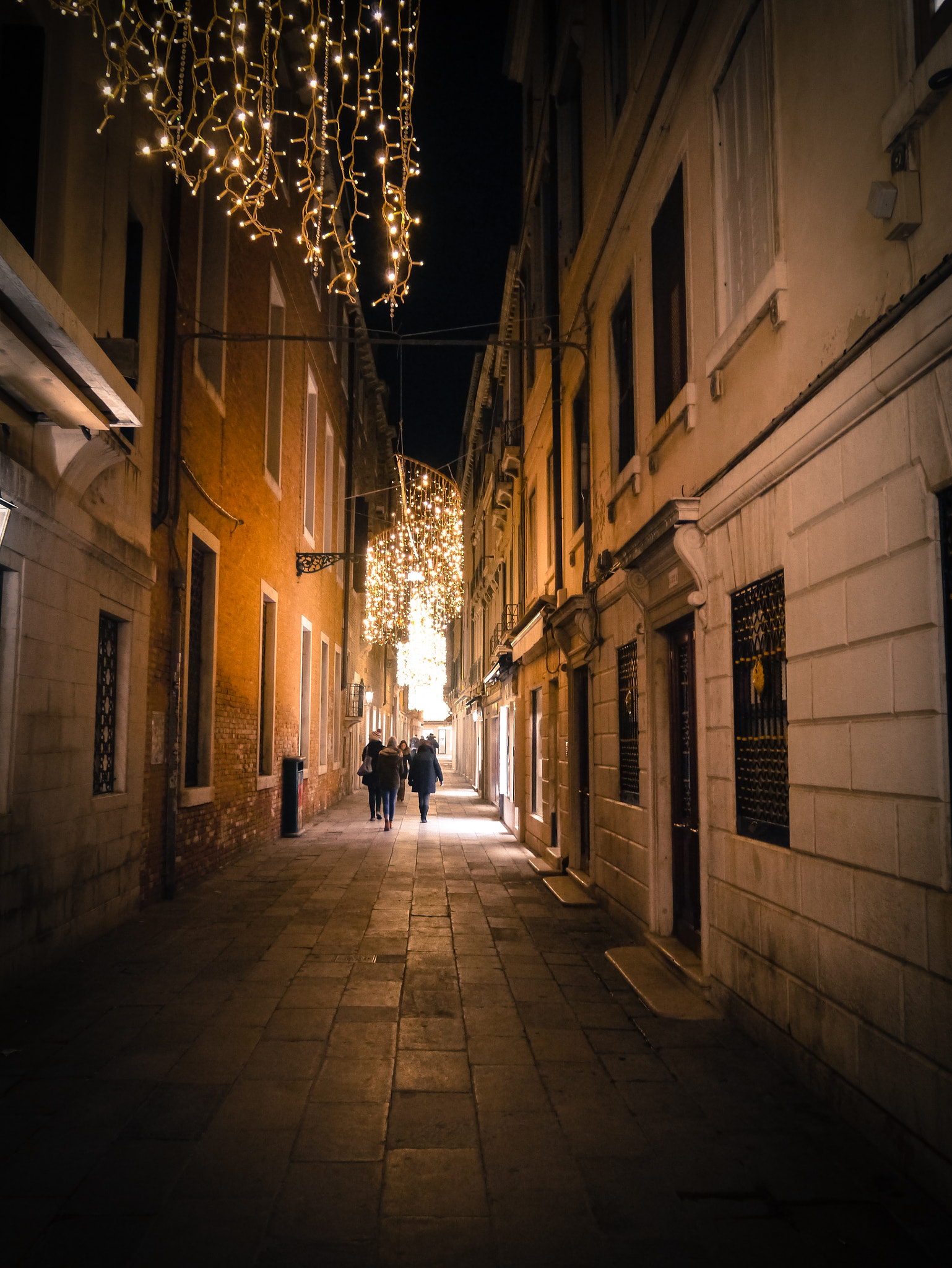 Panasonic Lumix DMC-GX1 sample photo. Venice evening streets photography