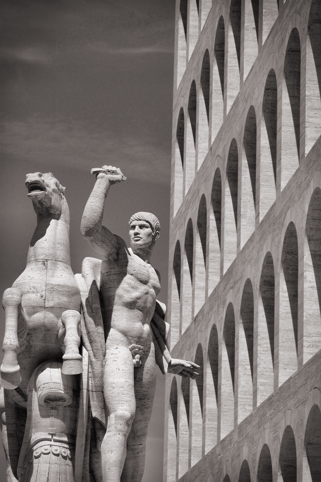 Canon EF-S 55-250mm F4-5.6 IS sample photo. Rome eur monument photography