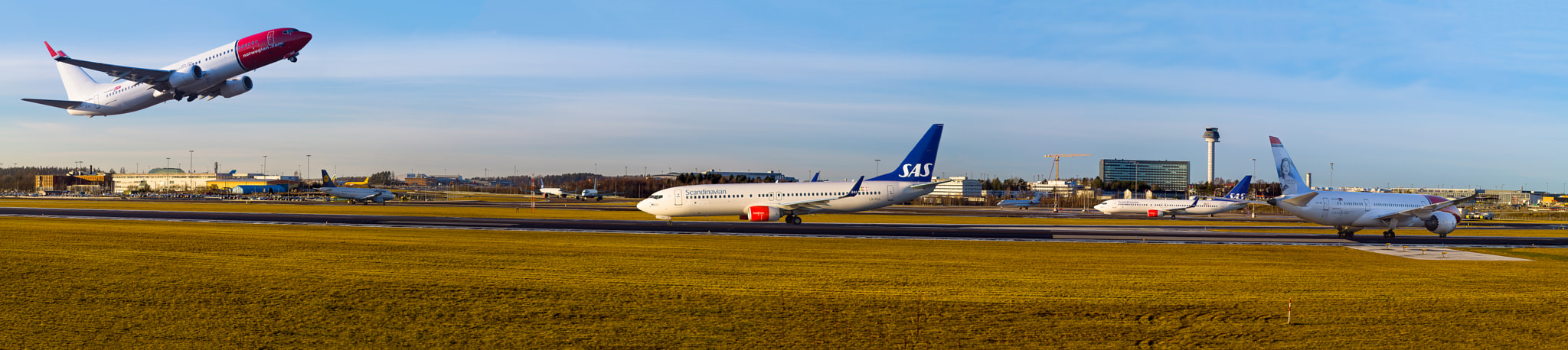 Canon EOS 1100D (EOS Rebel T3 / EOS Kiss X50) sample photo. Panorama runway photography