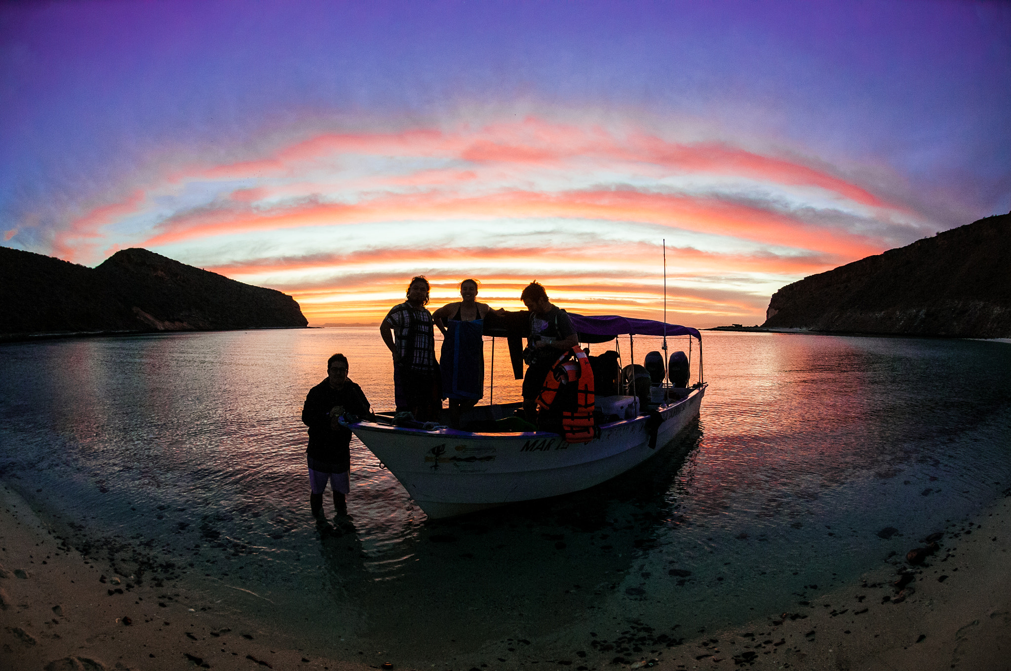 Nikon AF DX Fisheye-Nikkor 10.5mm F2.8G ED sample photo. After a diving day photography