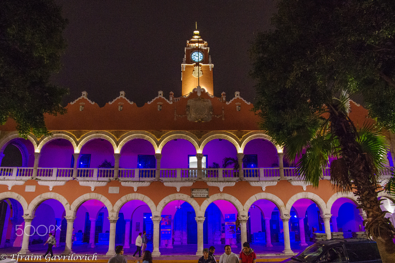 Pentax smc DA* 16-50mm F2.8 ED AL (IF) SDM sample photo. Festive lighting at town square. merida, mexico. photography