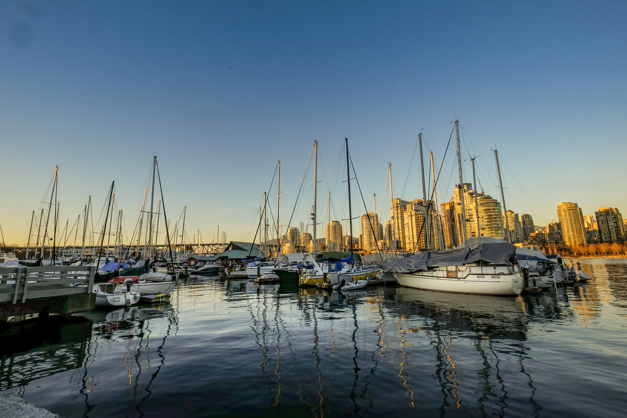 Fujifilm X-E2S + Fujifilm XF 10-24mm F4 R OIS sample photo. Sun setting over false creek photography