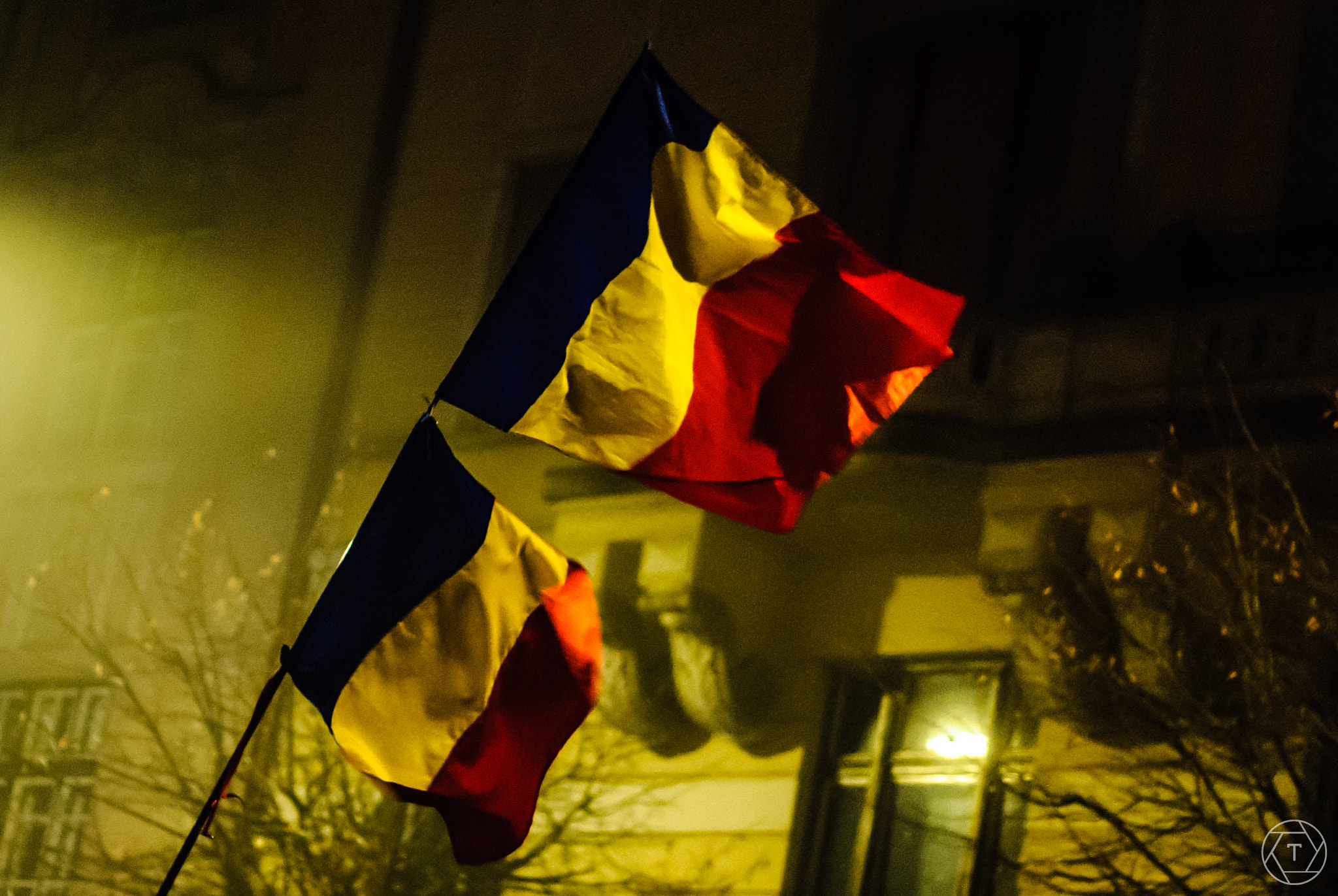 Nikon D80 + Nikon AF Nikkor 50mm F1.8D sample photo. Waving flag. photography