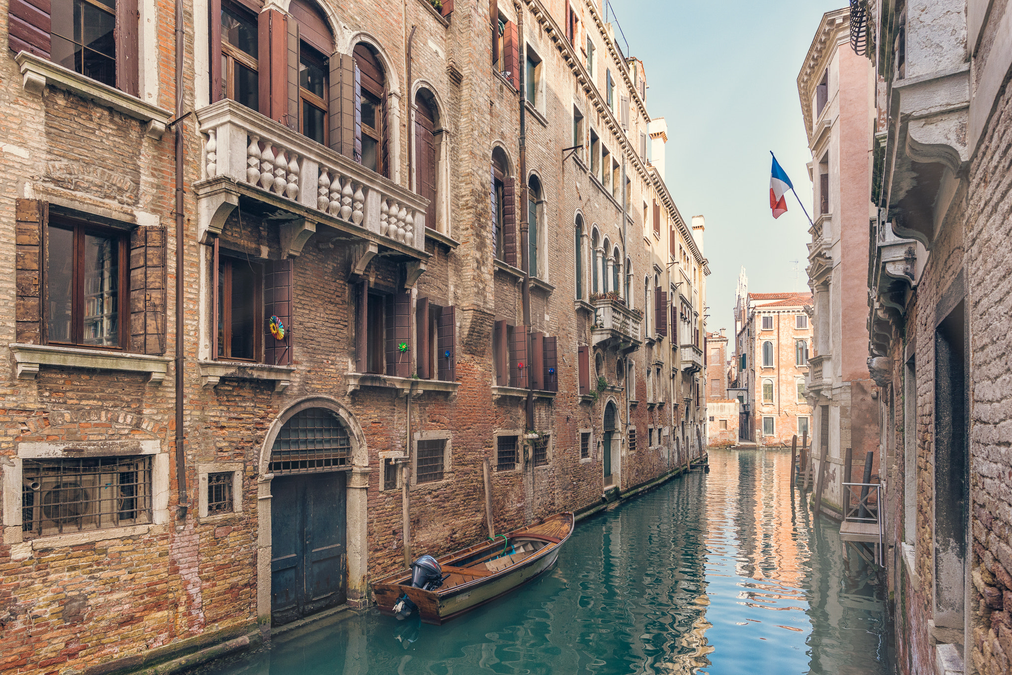 Nikon D610 + Nikon AF-S Nikkor 20mm F1.8G ED sample photo. Lost in venice photography