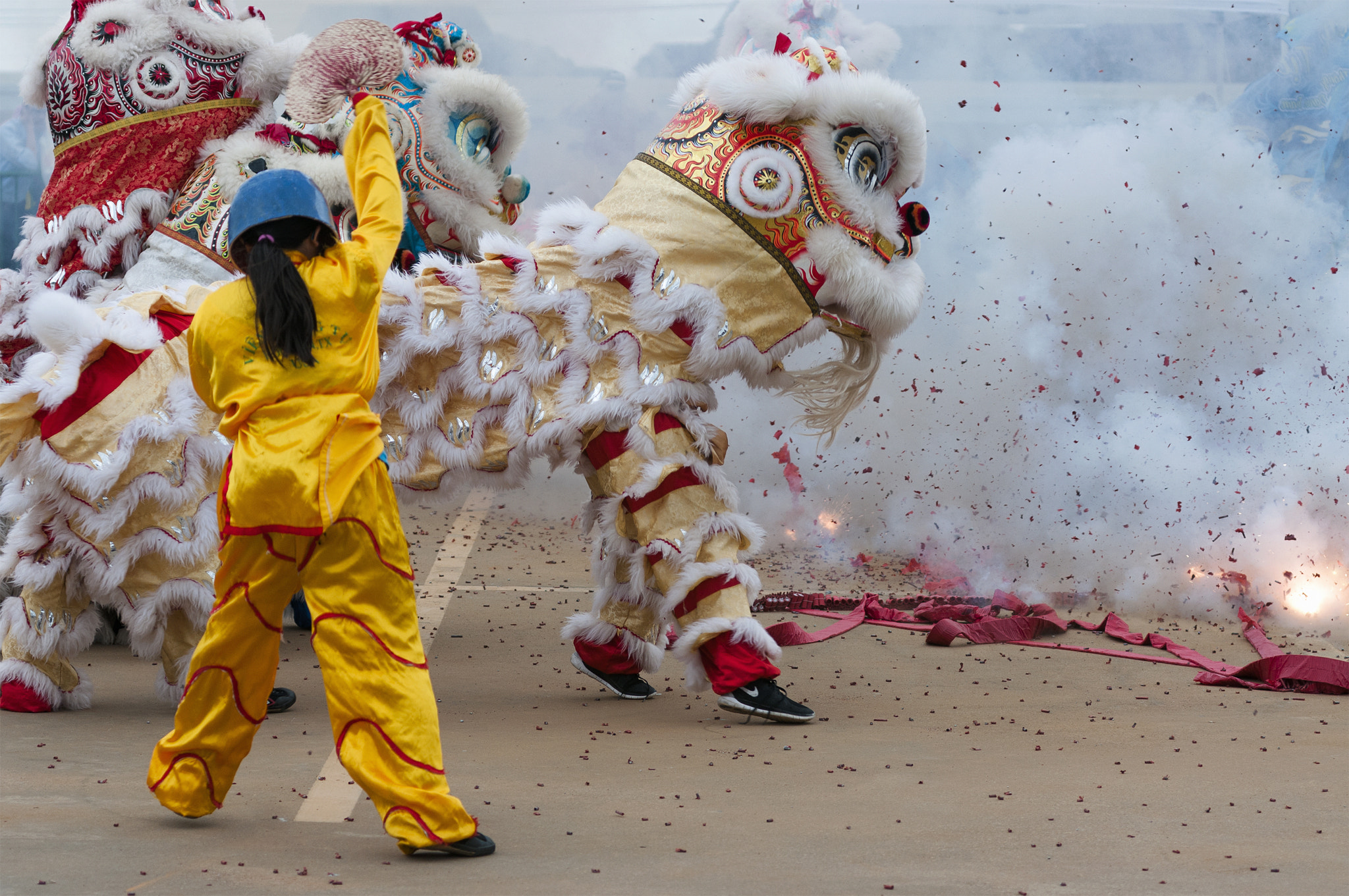 Nikon AF-Nikkor 80-200mm F2.8D ED sample photo. The houston  lion dance girl team in action photography
