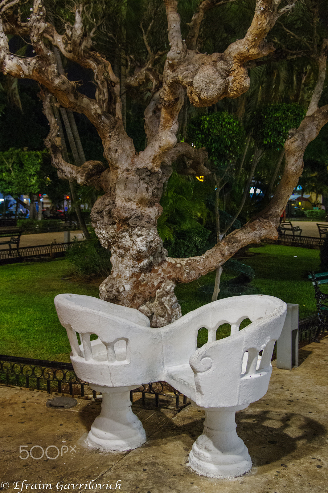 Pentax smc DA* 16-50mm F2.8 ED AL (IF) SDM sample photo. Lovers' bench. merida, mexico photography