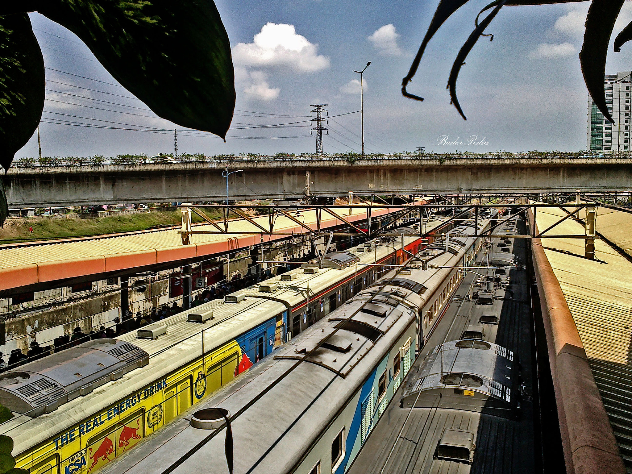 Nokia C5-03 sample photo. Indonesian railways 4 : tanahabang station photography