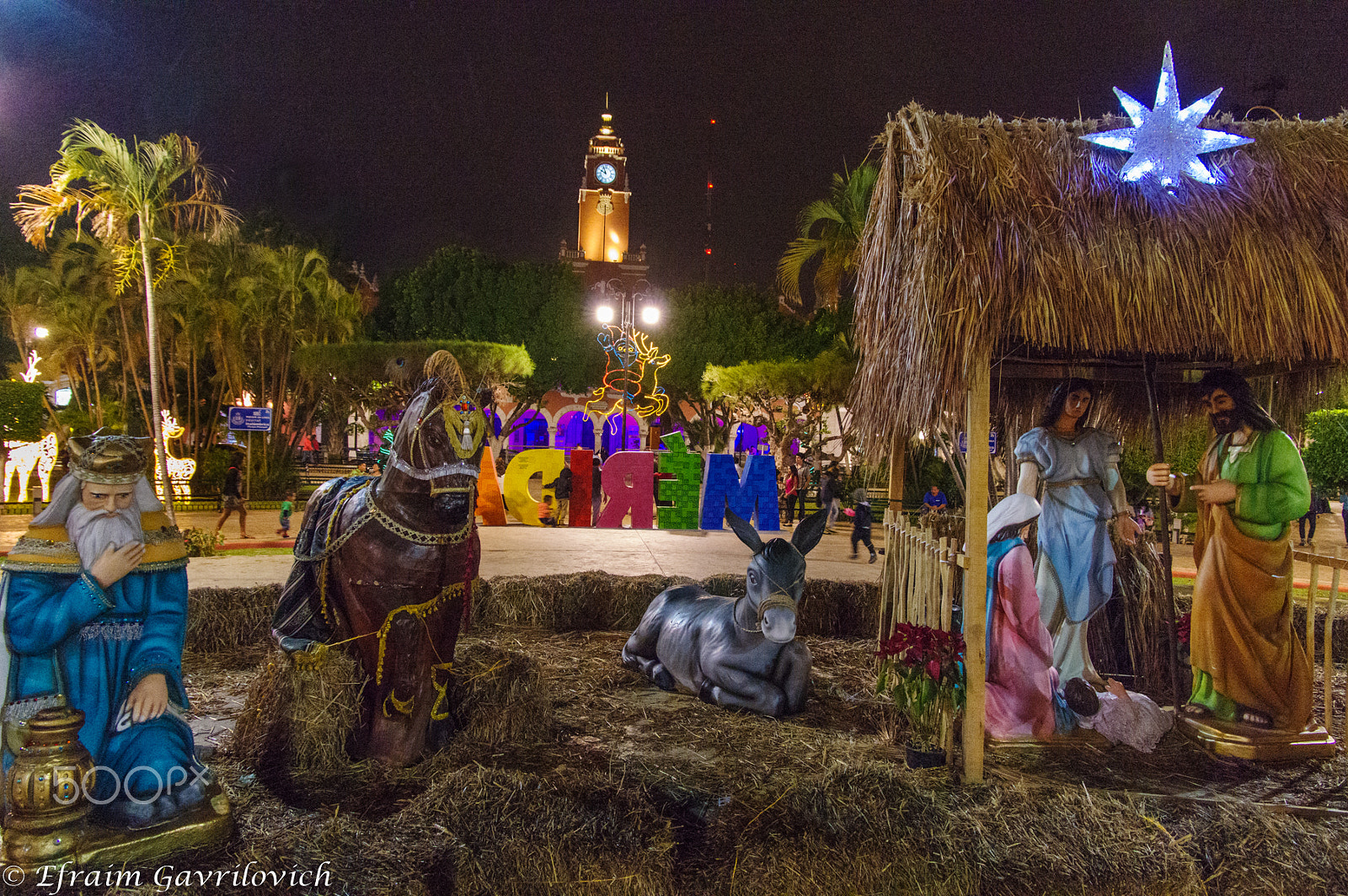 Pentax smc DA* 16-50mm F2.8 ED AL (IF) SDM sample photo. Nativity scene at city square. merida, mexico (2) photography