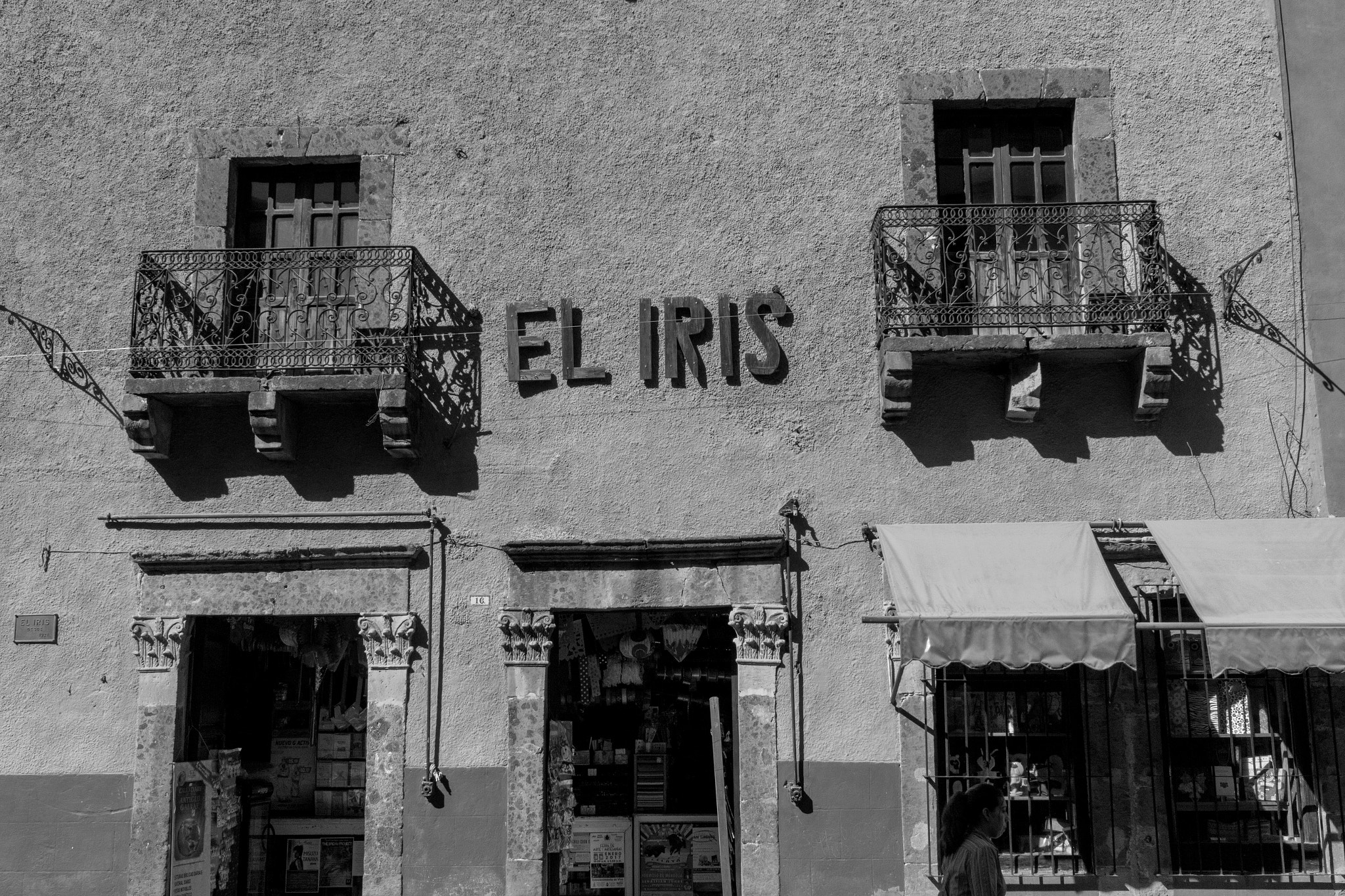 Canon EF-S 24mm F2.8 STM sample photo. "el iris" photography
