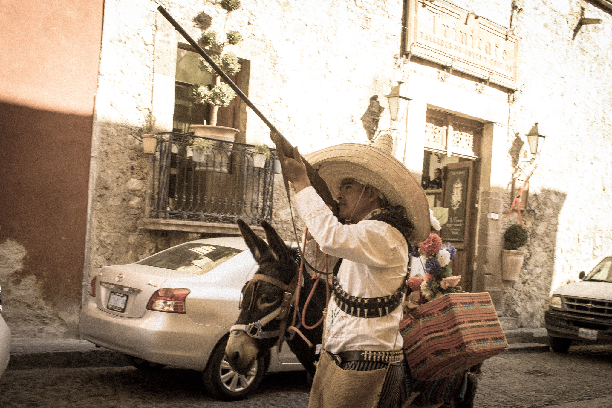Canon EF-S 24mm F2.8 STM sample photo. Haciendole al revolucionario photography
