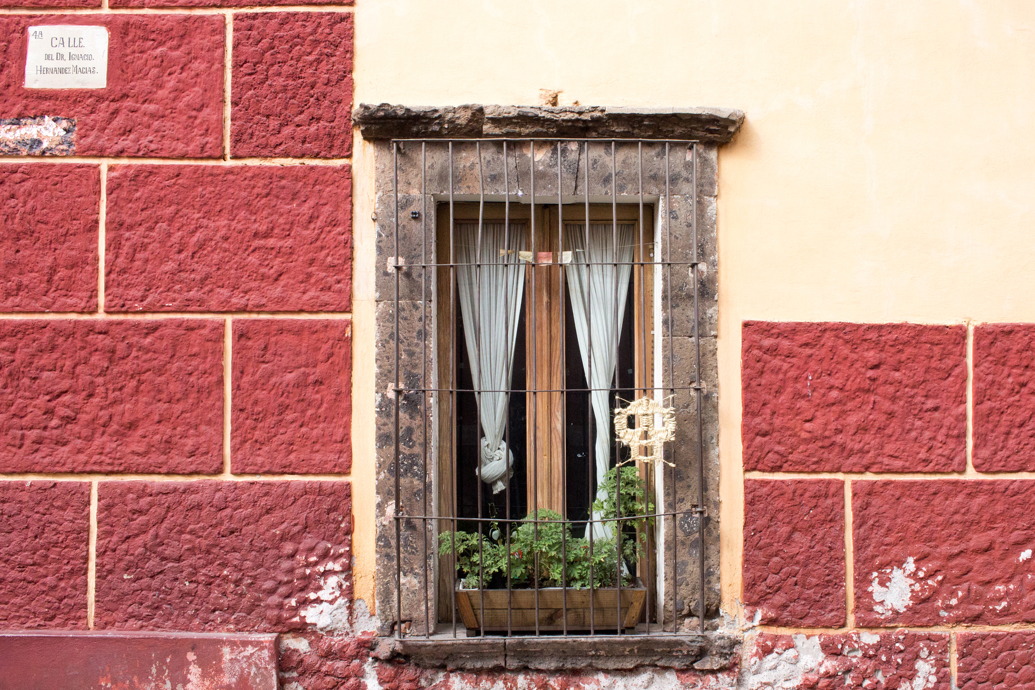 Canon EF-S 24mm F2.8 STM sample photo. Calle del dr. ignacio hernandez macias photography