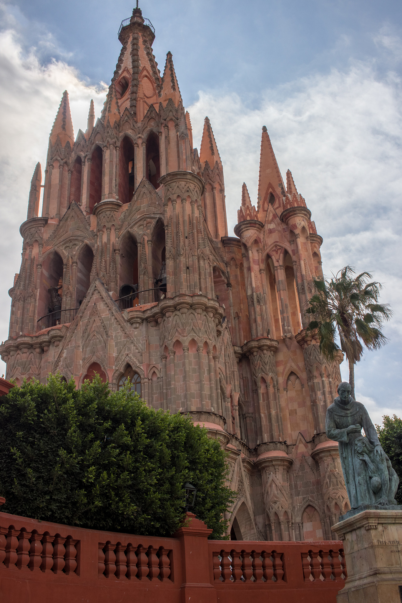 Canon EF-S 24mm F2.8 STM sample photo. Catedral de san miguel photography