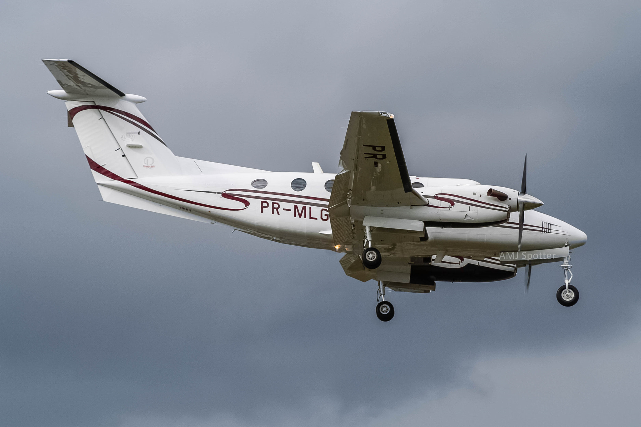 Canon EF 80-200mm F4.5-5.6 II sample photo. Pr-mlg private beech b200 super king air photography