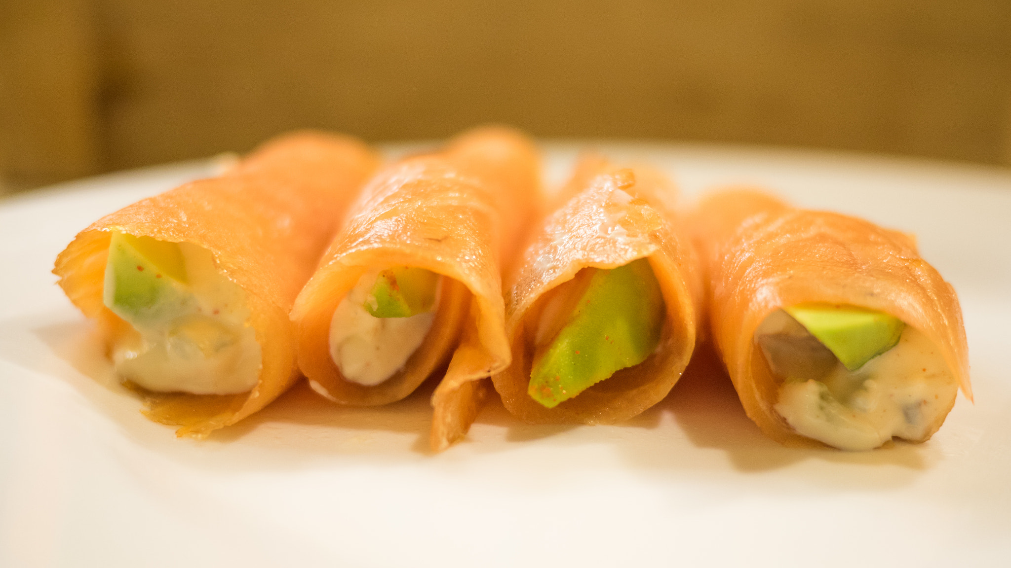 Olympus OM-D E-M5 II + LUMIX G 20/F1.7 II sample photo. Smoked salmon, jalapeño cheese & avocado photography