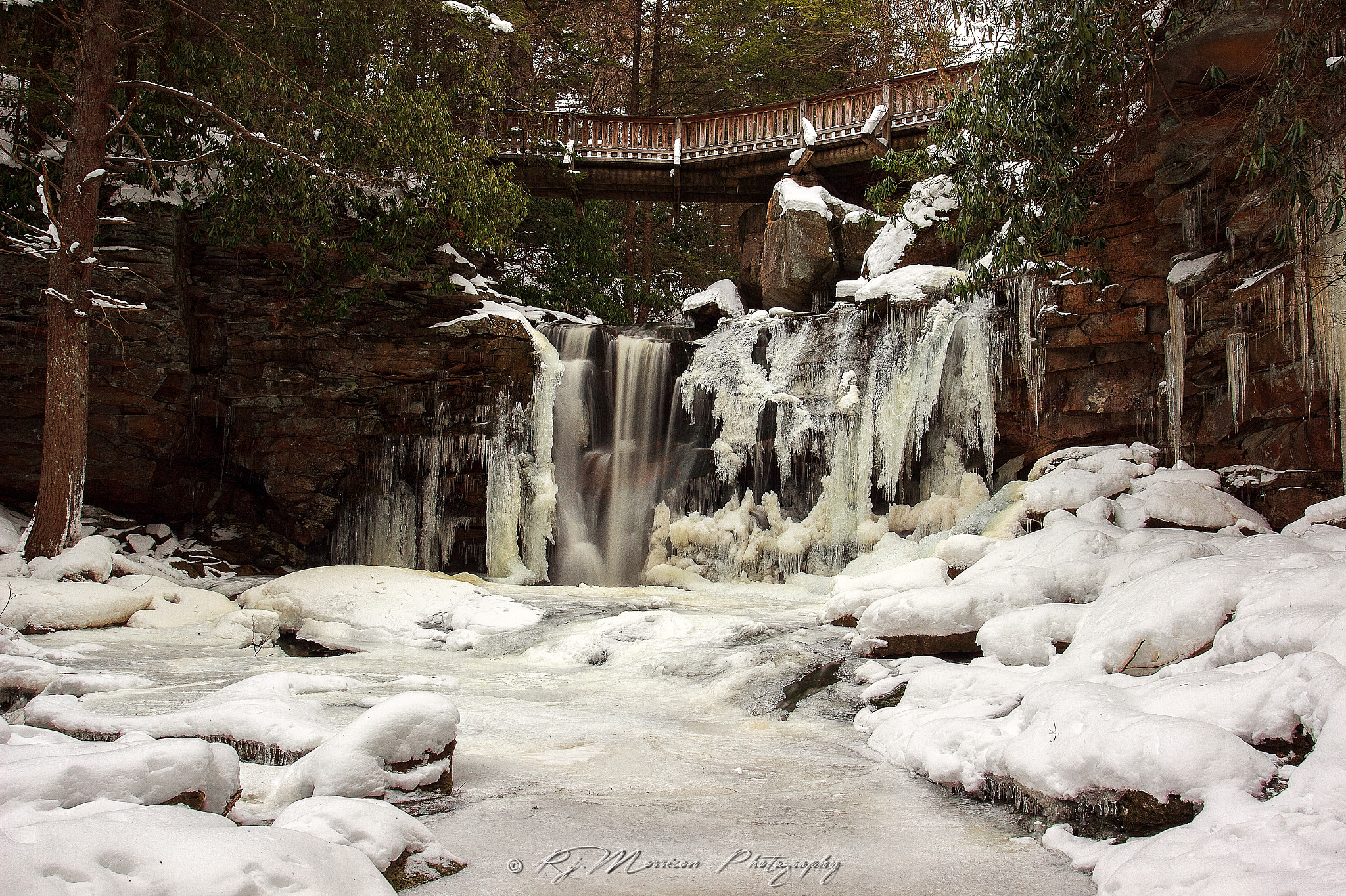 Canon EOS 600D (Rebel EOS T3i / EOS Kiss X5) + Canon EF 17-40mm F4L USM sample photo. Elakala falls  photography