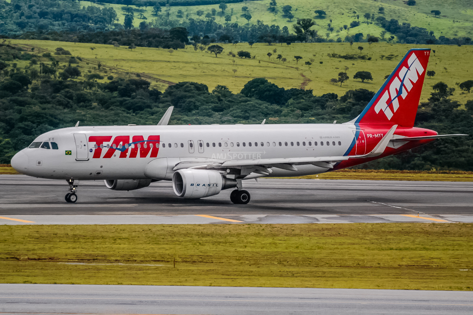 Canon EOS 1000D (EOS Digital Rebel XS / EOS Kiss F) sample photo. Pr-myy latam airlines brasil airbus a320-214(wl) photography