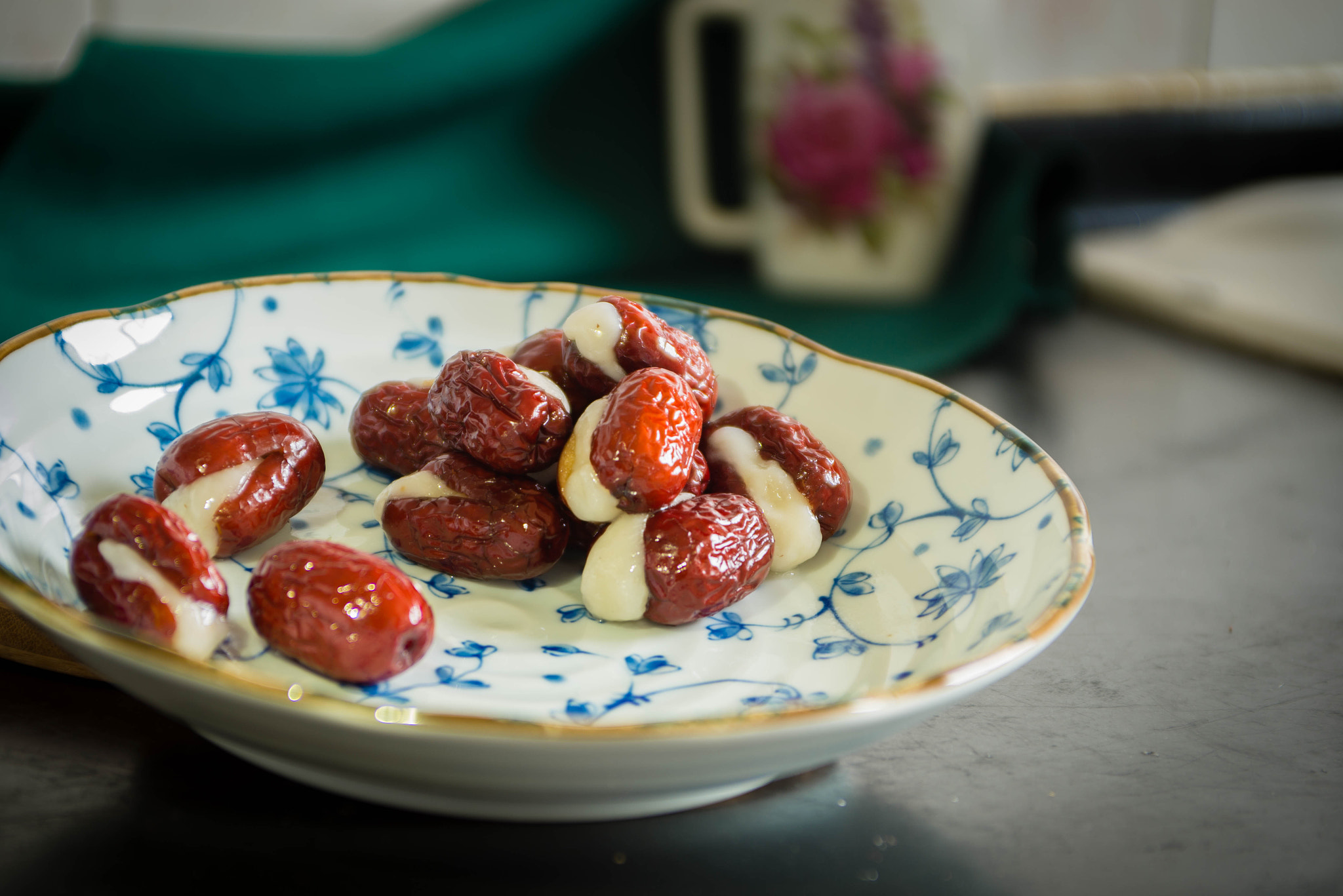 Nikon D610 + AF Zoom-Nikkor 28-85mm f/3.5-4.5 sample photo. Glutinous rice wrapped by red dates photography