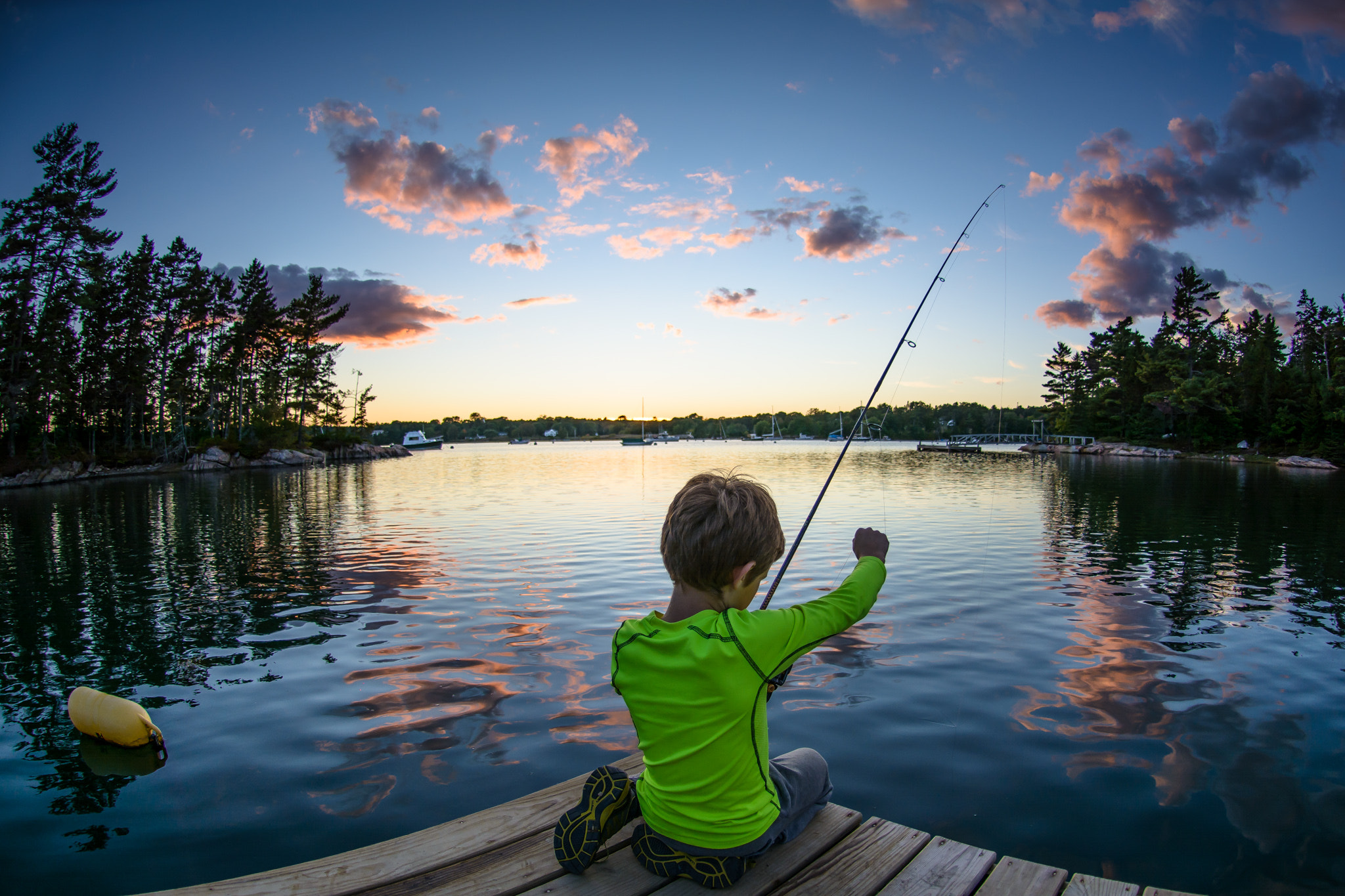 Nikon D7100 + Nikon AF DX Fisheye-Nikkor 10.5mm F2.8G ED sample photo. Fishing on a fall night photography