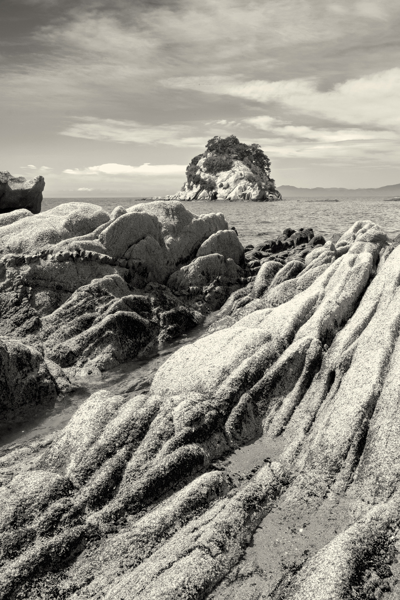 Fujifilm X-Pro1 + Fujifilm XF 18-55mm F2.8-4 R LM OIS sample photo. Island view b&w photography