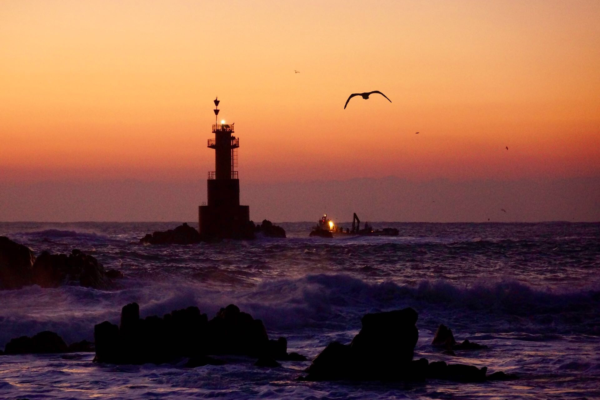 Sony Alpha NEX-7 + Sony Vario-Tessar T* E 16-70mm F4 ZA OSS sample photo. Sunset photography