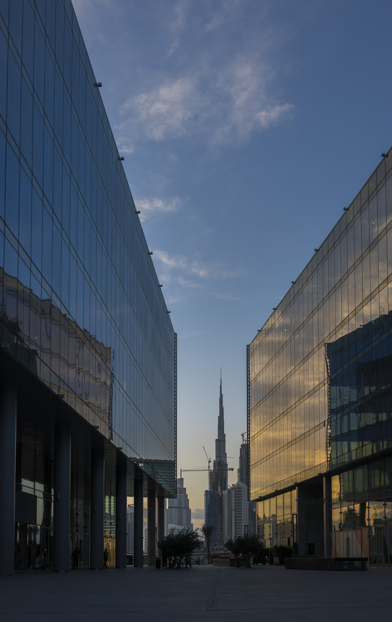 35mm F2.0 sample photo. Dubai design photography