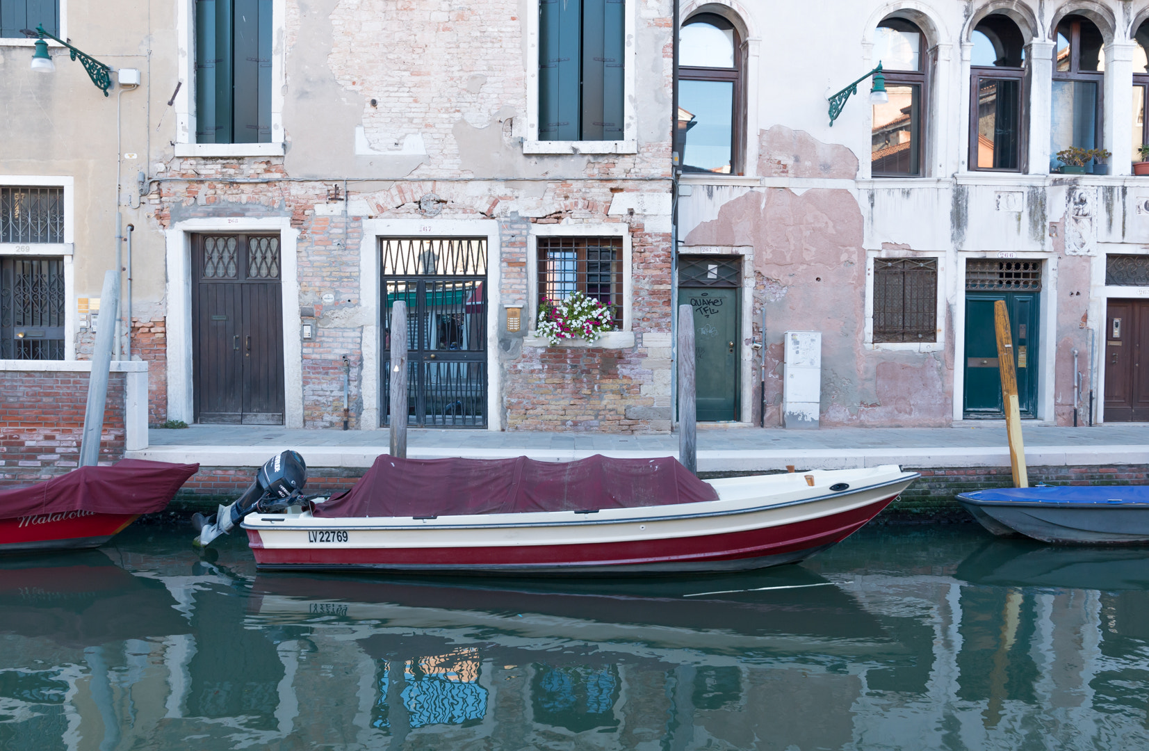 Nikon AF-S Nikkor 18-35mm F3.5-4.5G ED sample photo. Venice day photography