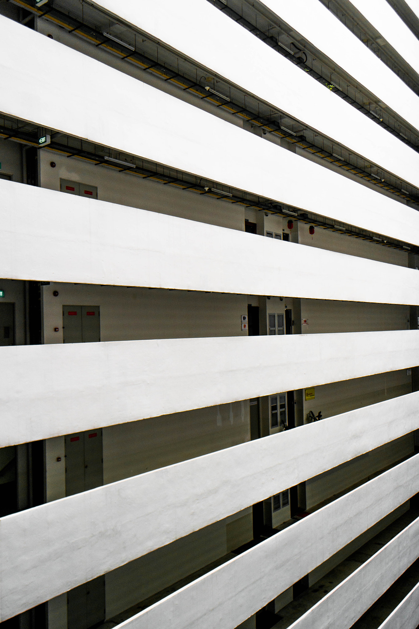 Samsung NX2000 sample photo. Lines photography
