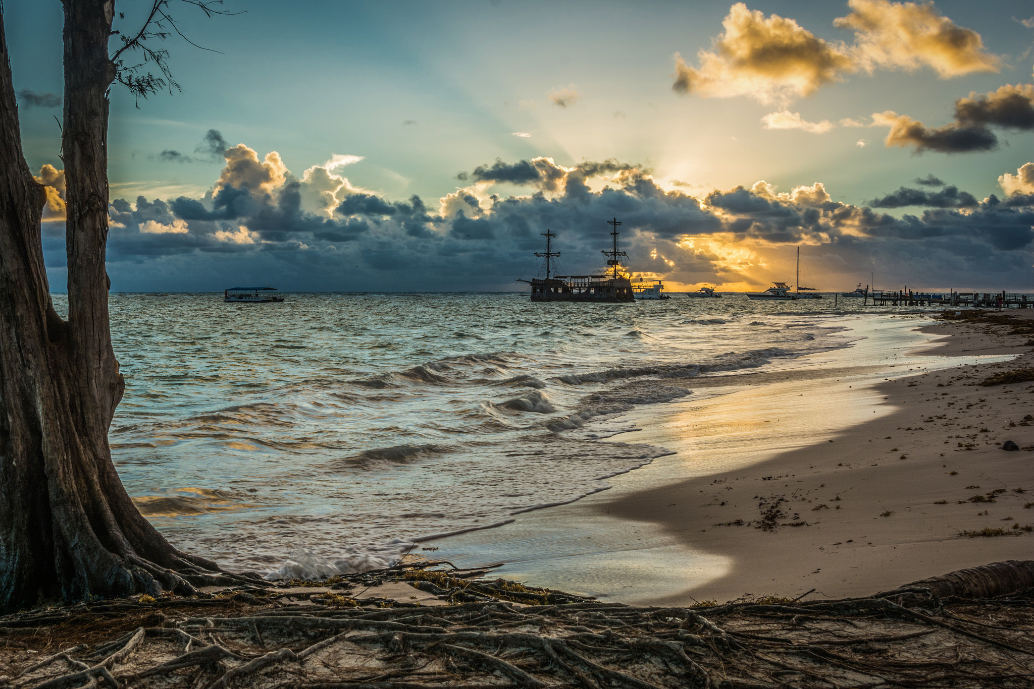 Nikon AF Nikkor 24-85mm F2.8-4D IF sample photo. At dawn photography