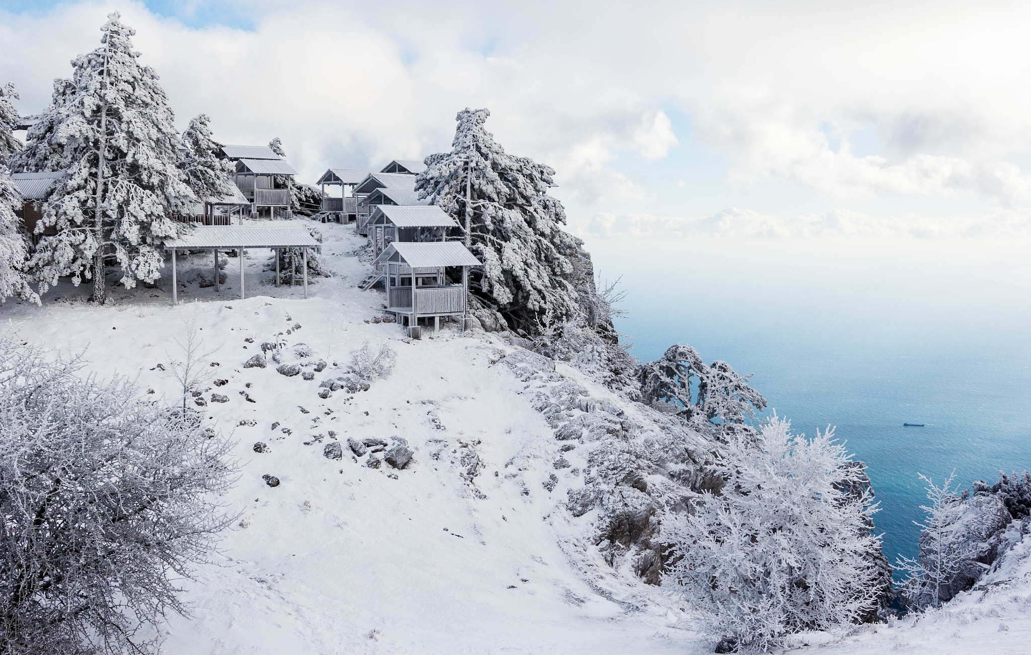 Canon EOS 60D + Sigma 18-35mm f/1.8 DC HSM sample photo. Winter snowy forest in crimean mountains photography