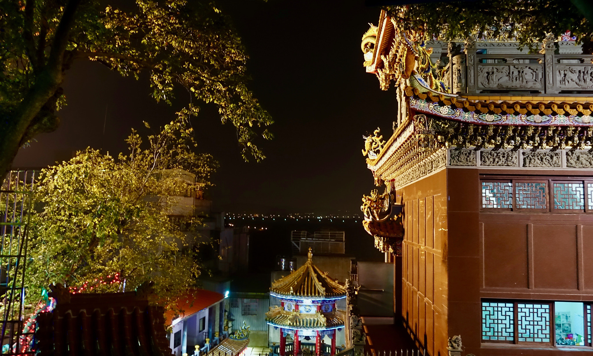 Sony DSC-RX100M5 + Sony 24-70mm F1.8-2.8 sample photo. Looking over tamsui river photography