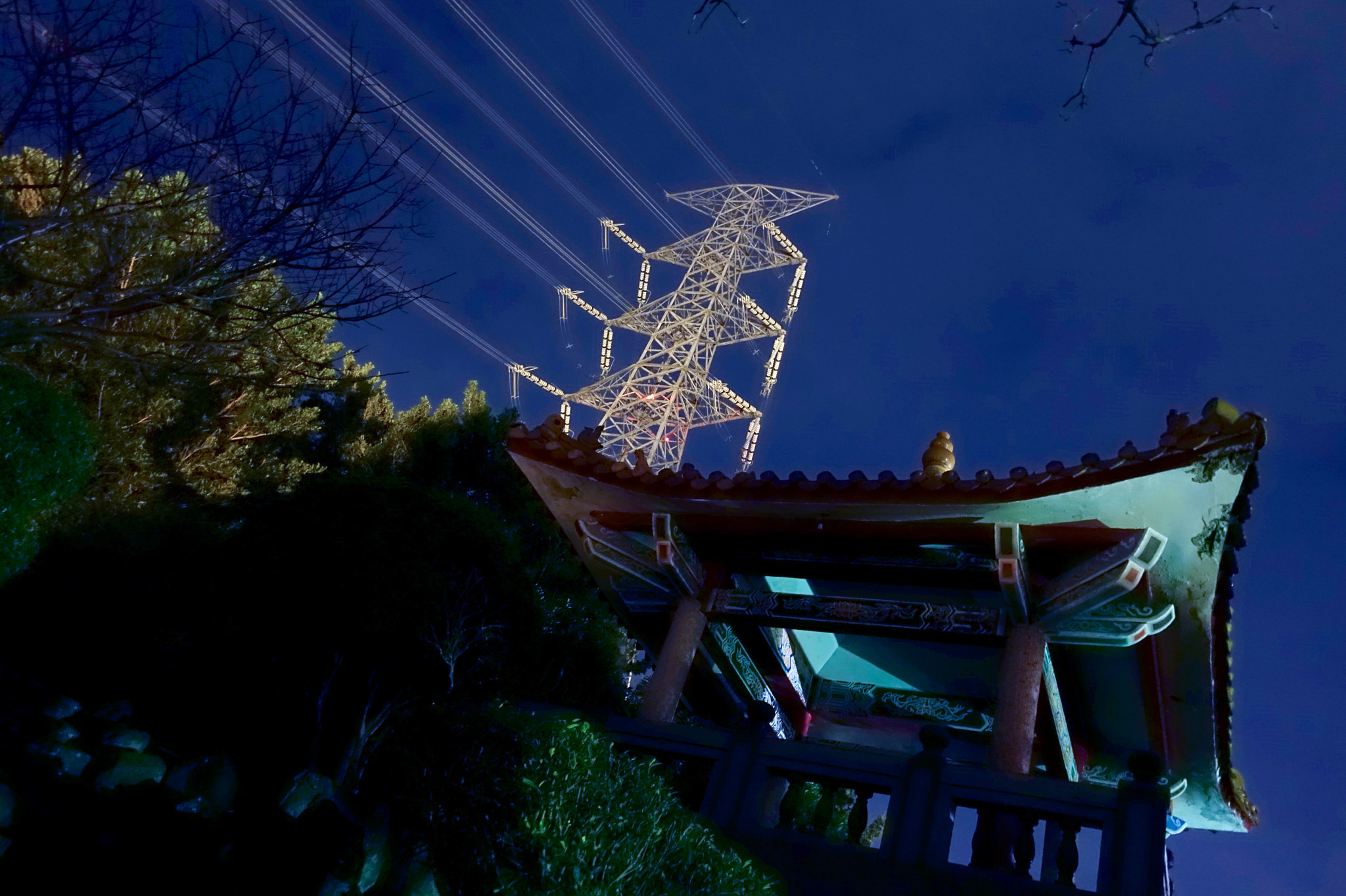 Sony DSC-RX100M5 + Sony 24-70mm F1.8-2.8 sample photo. High voltage tower over guandu temple 關渡宮，taipei photography
