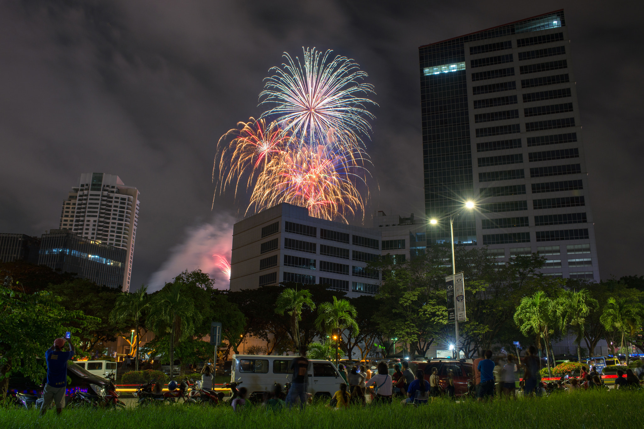 Nikon AF-S Nikkor 28-70mm F2.8 ED-IF sample photo. Explode and distort photography