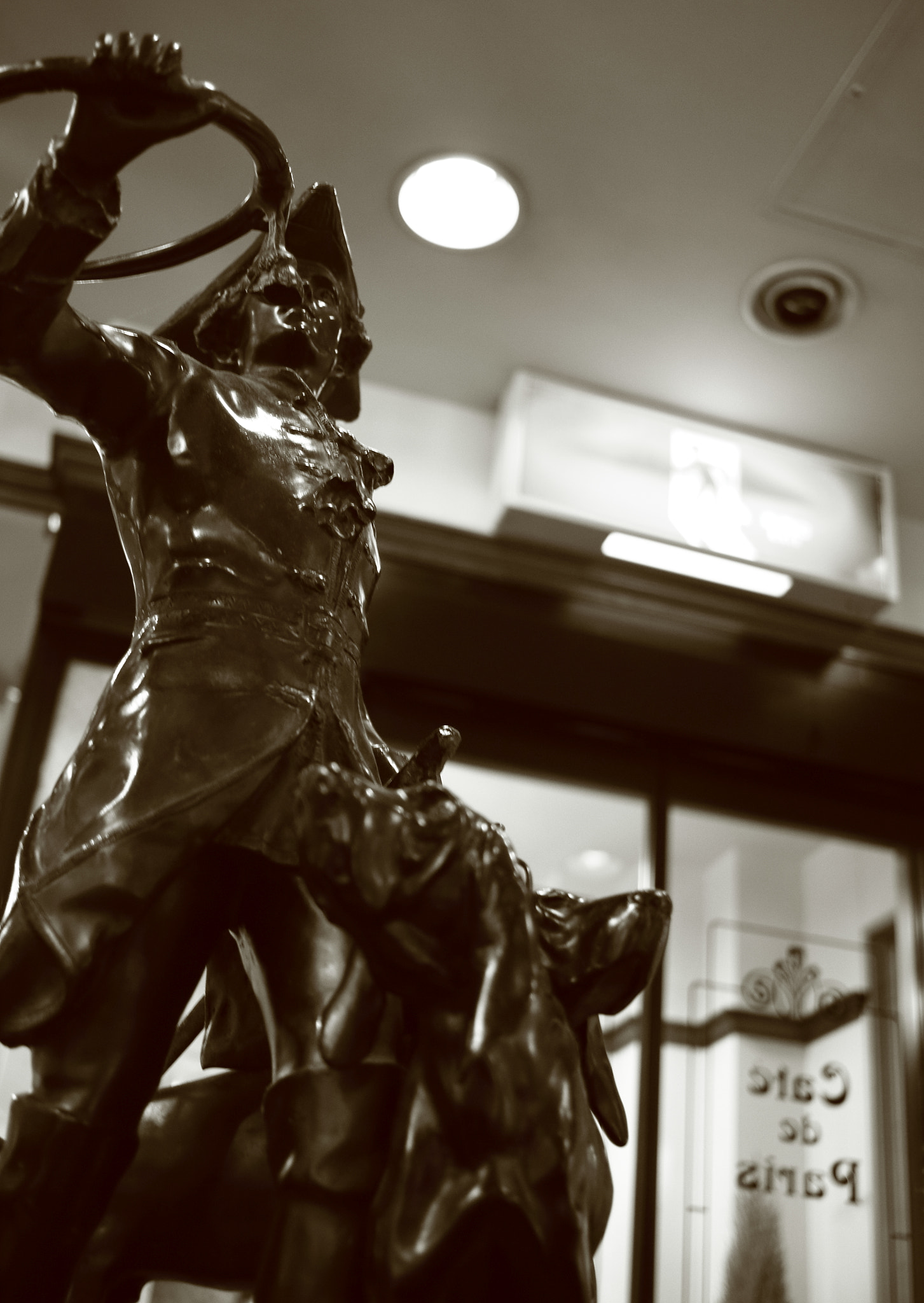 Canon EOS 100D (EOS Rebel SL1 / EOS Kiss X7) sample photo. Statue of soldier photography