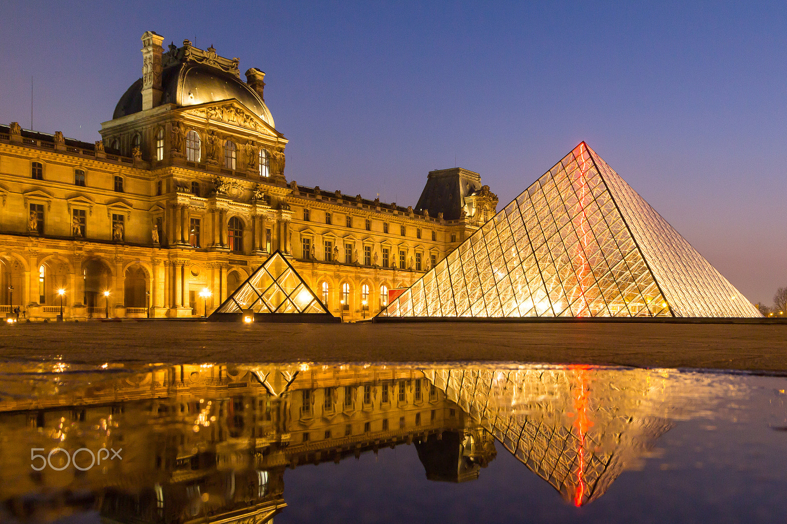 Canon EOS 650D (EOS Rebel T4i / EOS Kiss X6i) + Sigma 17-70mm F2.8-4 DC Macro OS HSM | C sample photo. Reflection of louvre pyramid shines at dusk photography