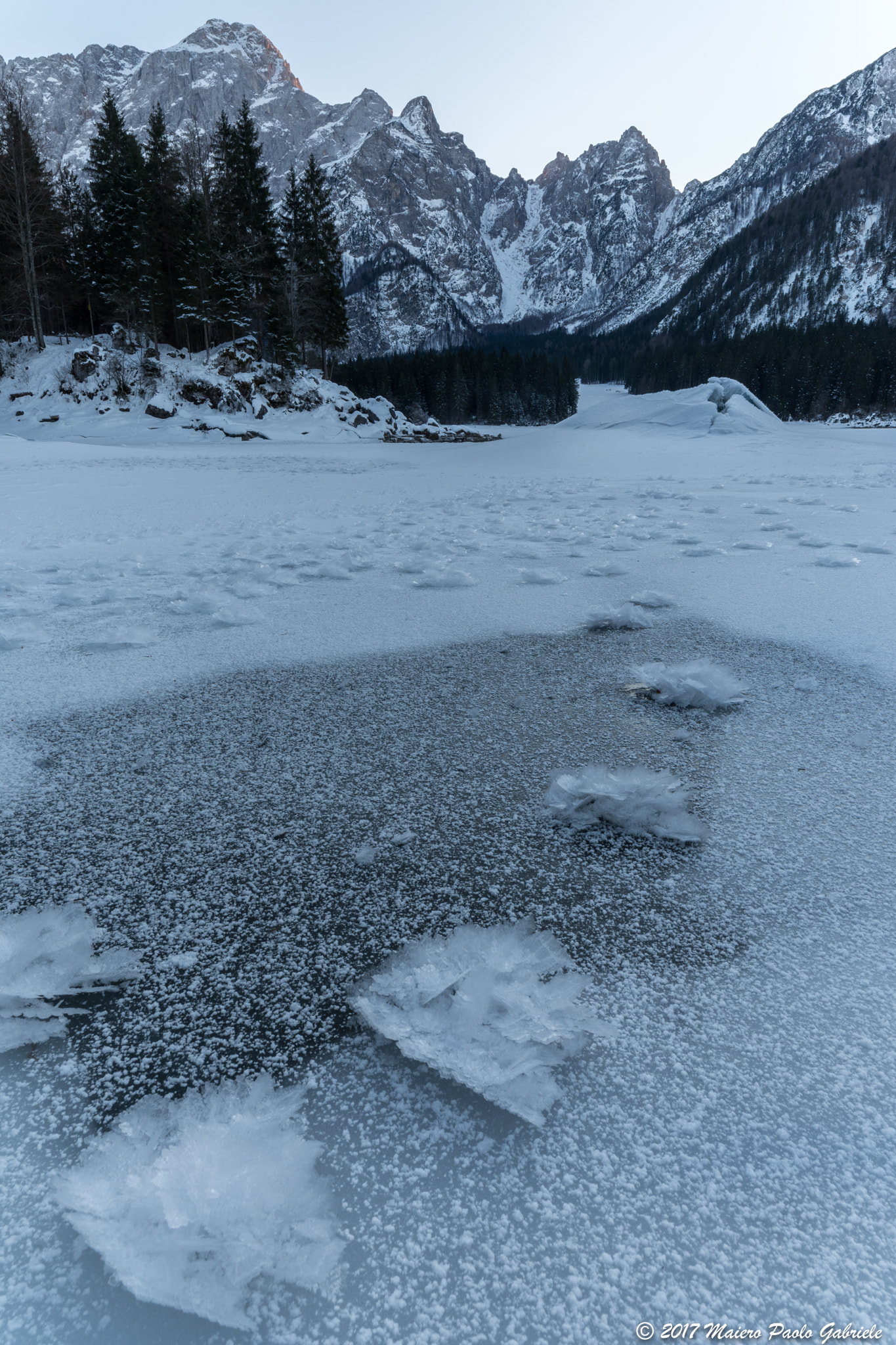 Samyang 14mm F2.8 ED AS IF UMC sample photo. Ice crystals on fusine superior lake photography