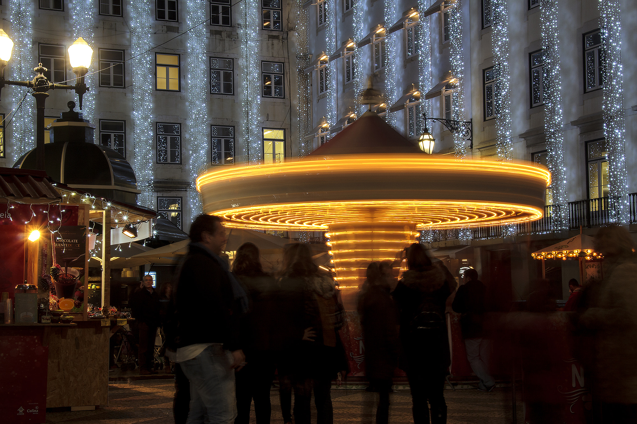 Canon EOS 600D (Rebel EOS T3i / EOS Kiss X5) + Canon TS-E 90mm F2.8 Tilt-Shift sample photo. Christmas time in lisbon photography