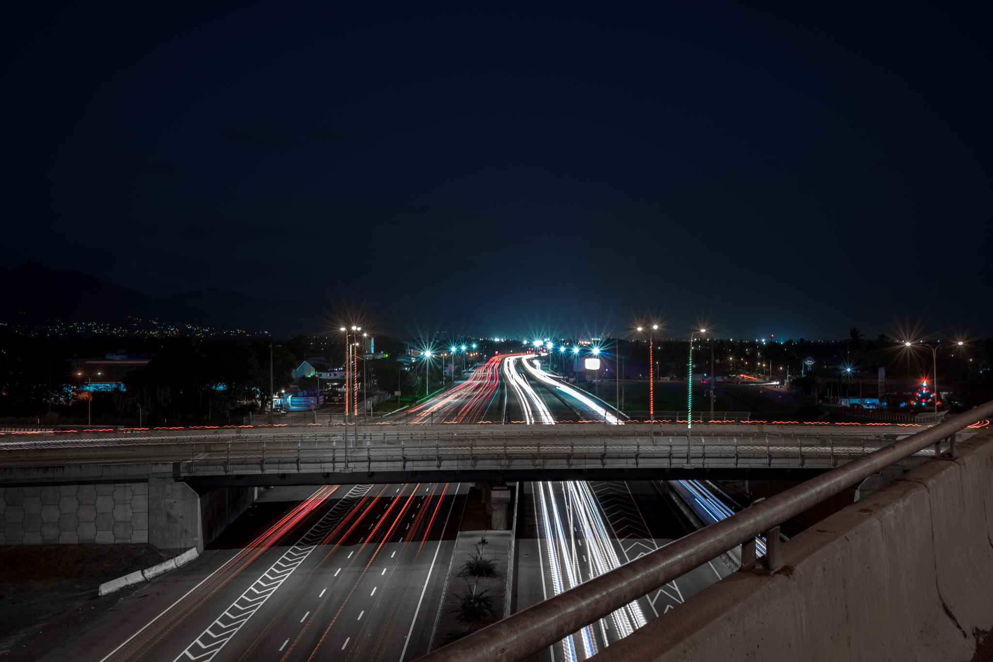 35mm F2.0 sample photo. Busy nights photography