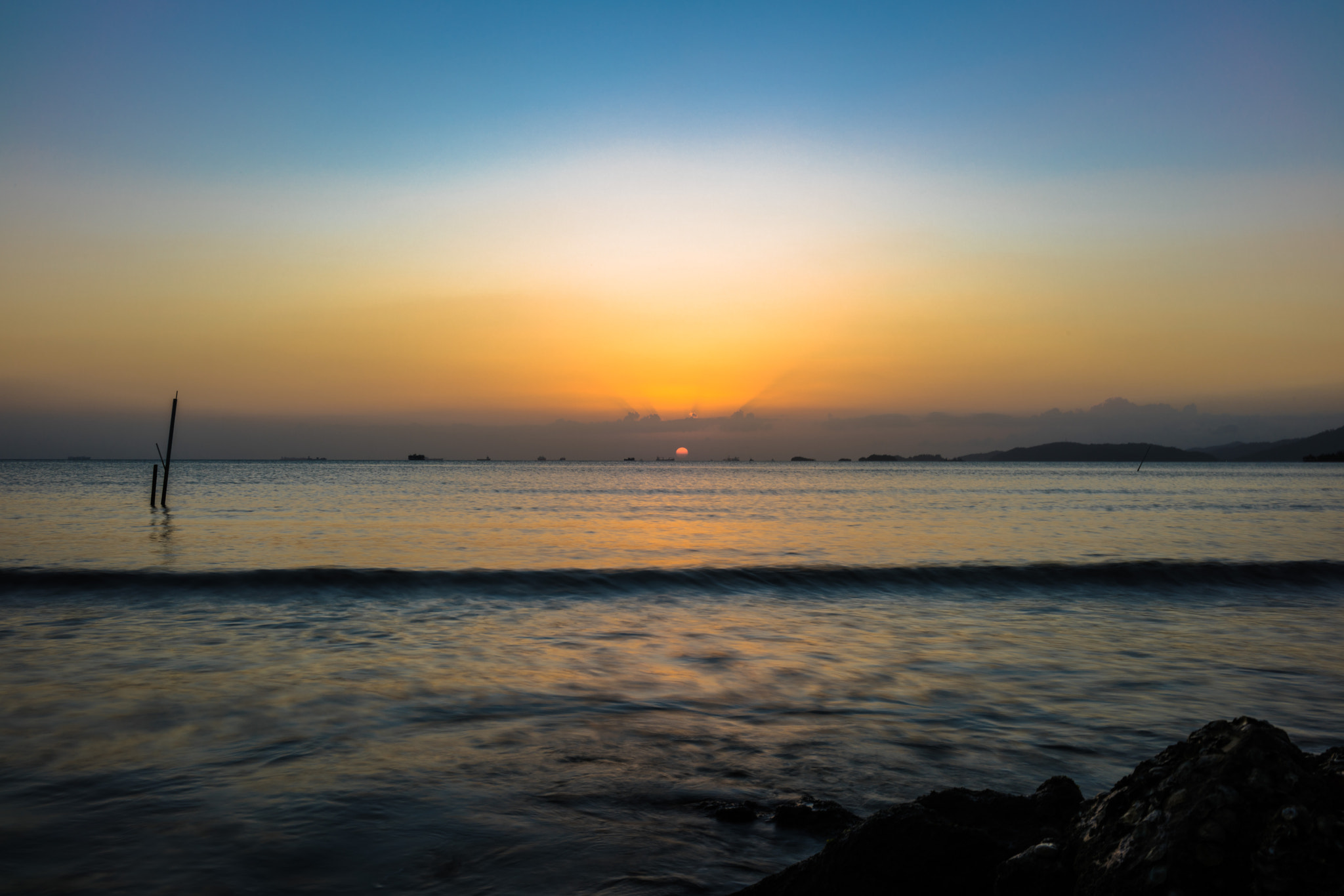 35mm F2.0 sample photo. Sunset in the west photography