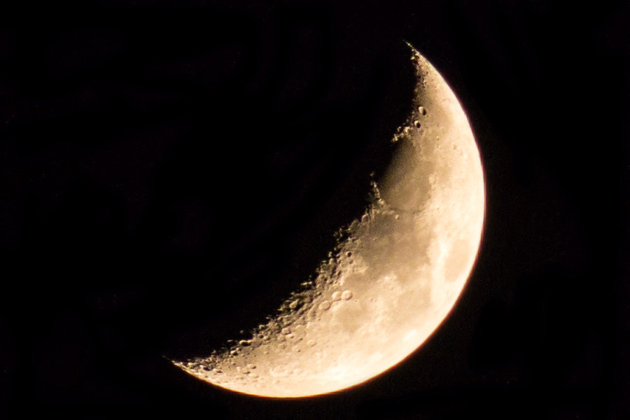 Canon EF 300mm F4L IS USM sample photo. Mond photography