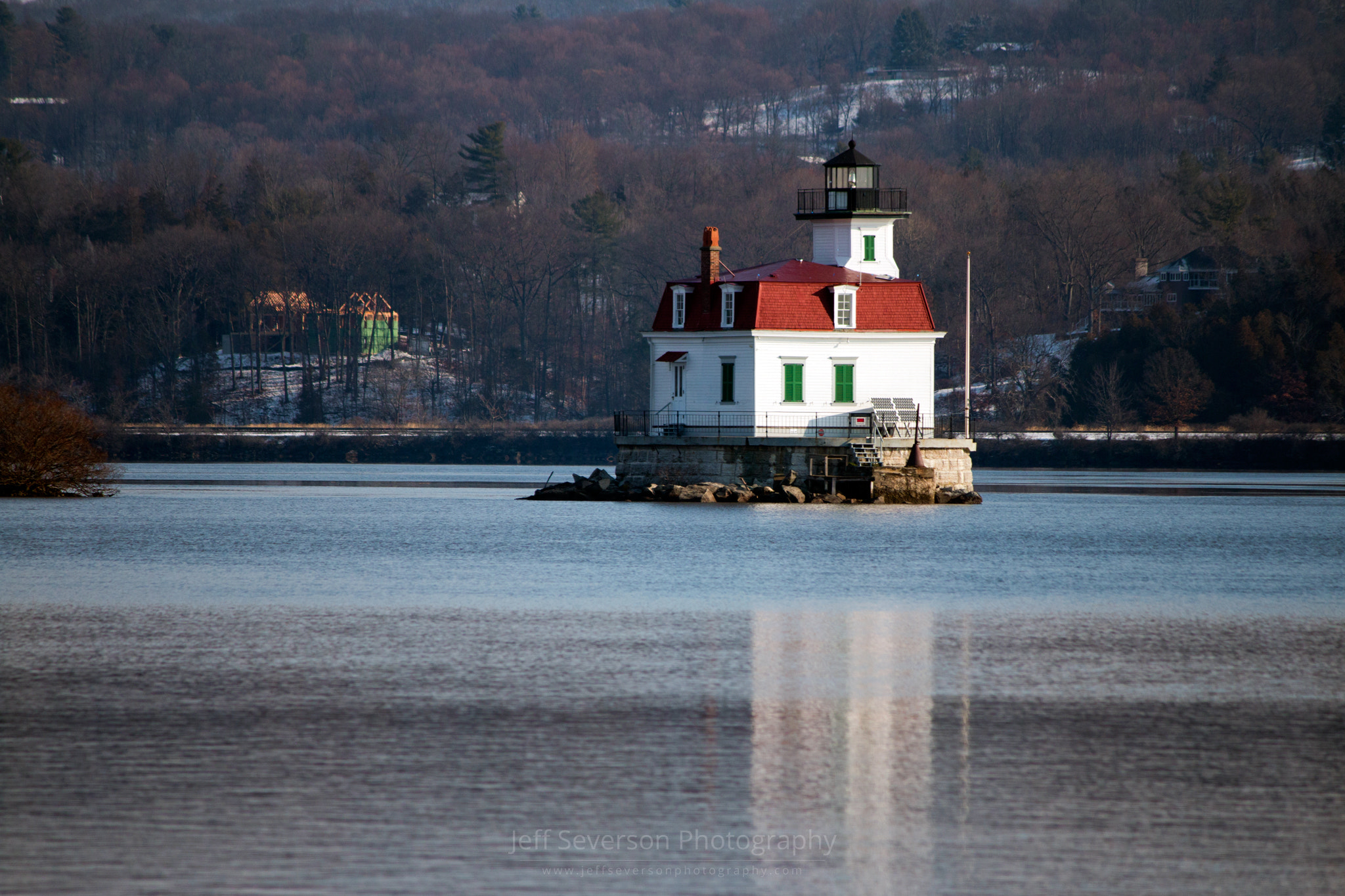 Canon EF-S 55-250mm F4-5.6 IS sample photo. Esopus lighthouse in december photography